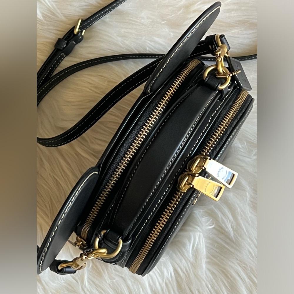 💰SOLD - CM194- Disney X Coach Mickey Mouse Ear Bag - Picture 7 of 13